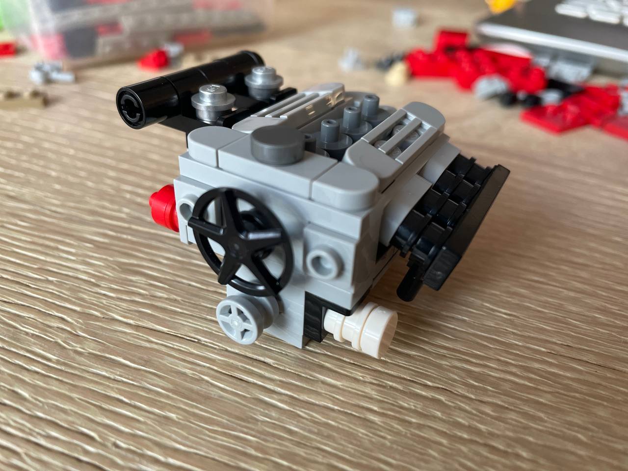 Jetzt zum Herzstück: dem 1750er mit oben liegenden Nockenwellen… der „Doppelnocker“ macht auch mit Lego ne ganz gute Figur!