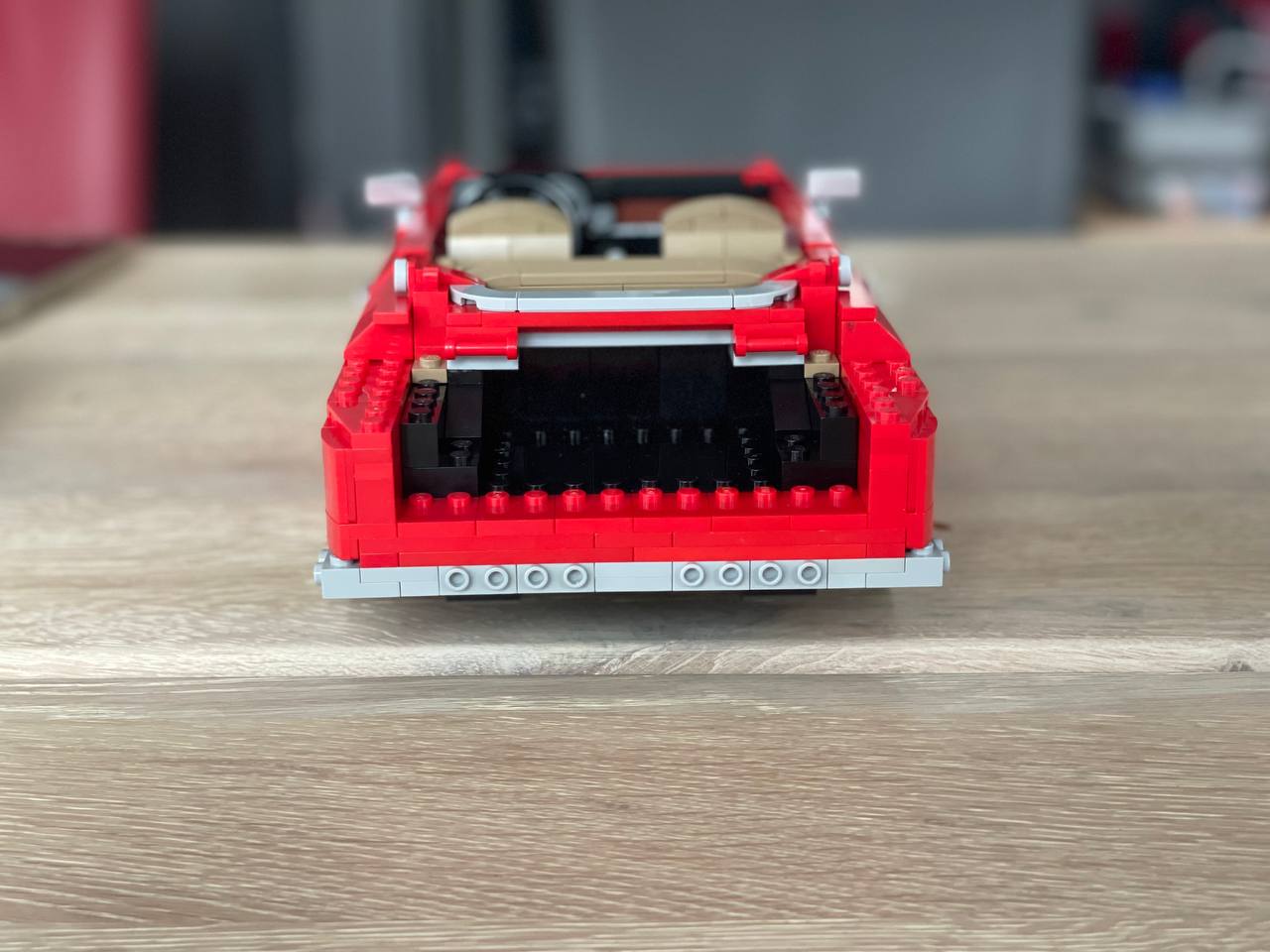 … da gehört es hin, und der Kofferraum ist soweit vorbereitet.