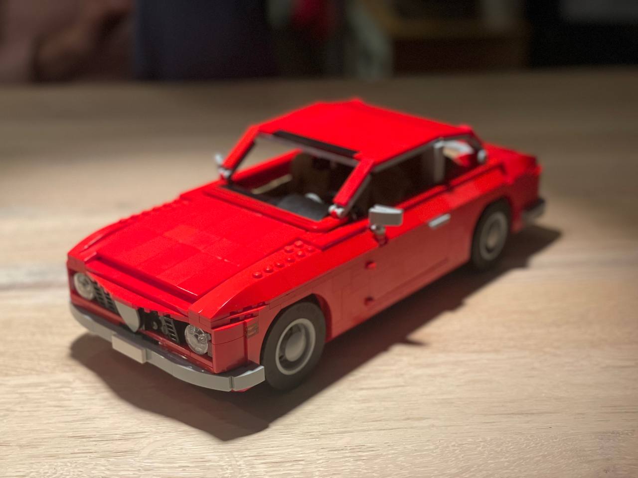 Da isser… mit Kante und Dach.